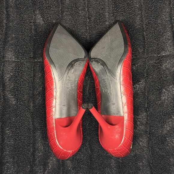 Pointed toe, classic pump - Picture 3 of 3